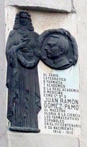 Placa de los farmacéuticos españoles al Académico de Medicina Juan Ramón Gómez Pamo.